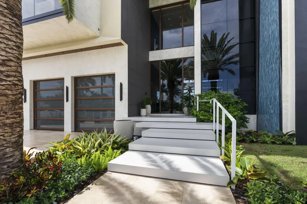 2600 NE 24th Street Lighthouse Point FL 33064