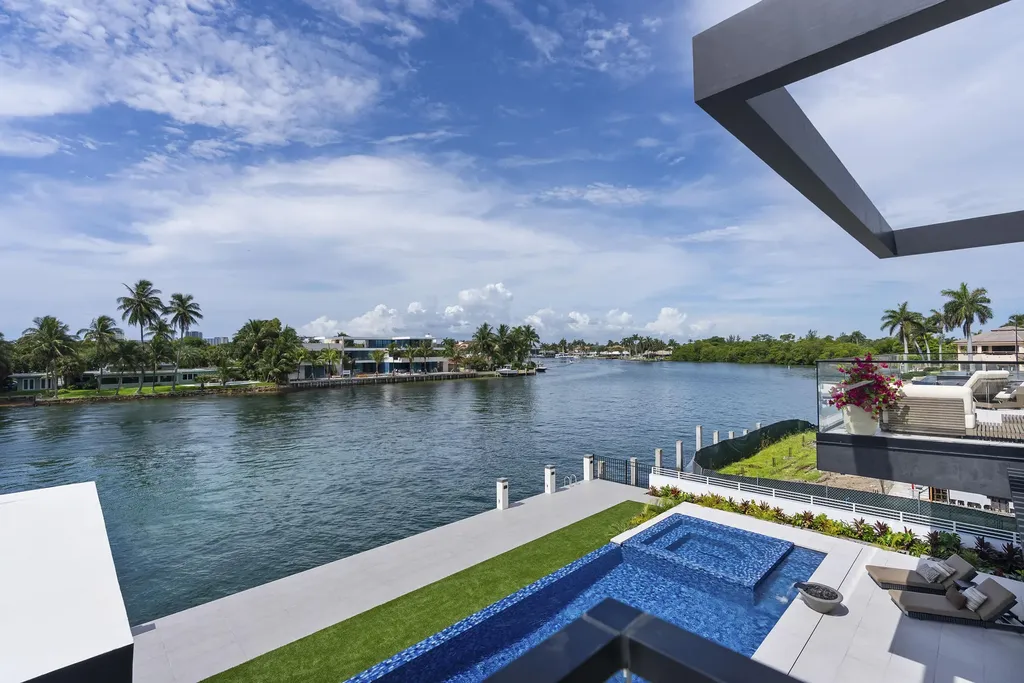 2600 NE 24th Street Lighthouse Point FL 33064