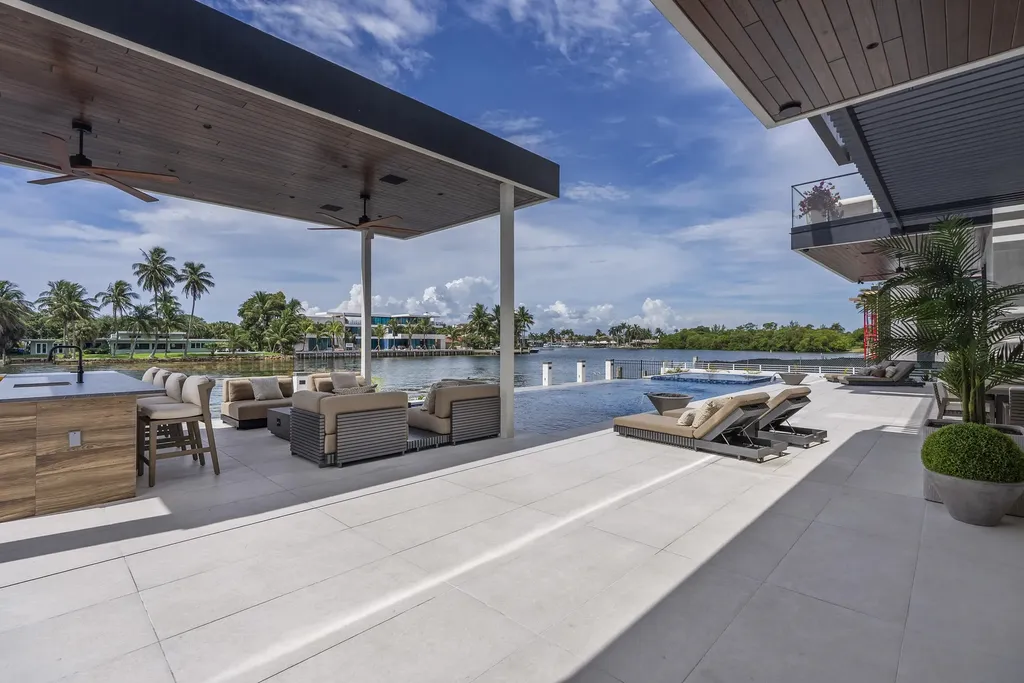2600 NE 24th Street Lighthouse Point FL 33064