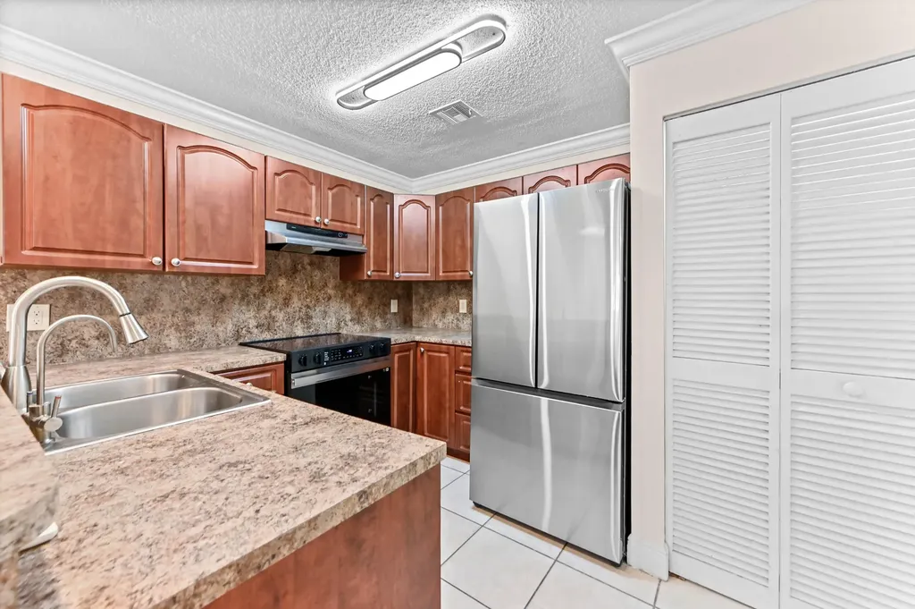 7184 Sportsmans Drive North Lauderdale FL 33068