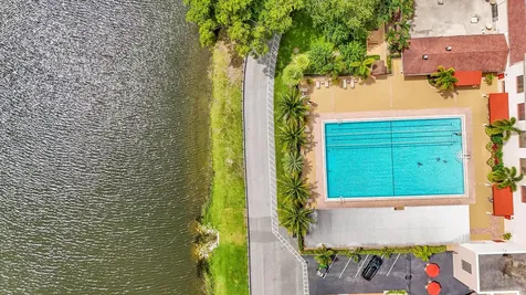 68 Fanshaw B Boca Raton FL 33434