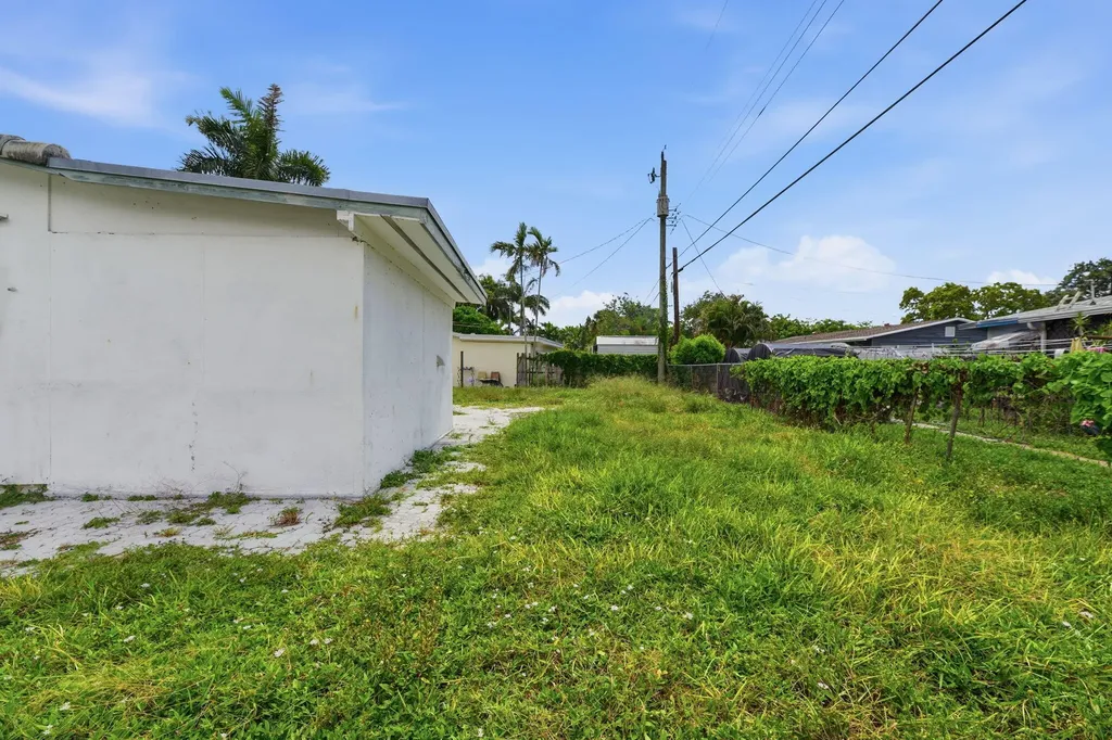 1640 NE 32nd Place Pompano Beach FL 33064