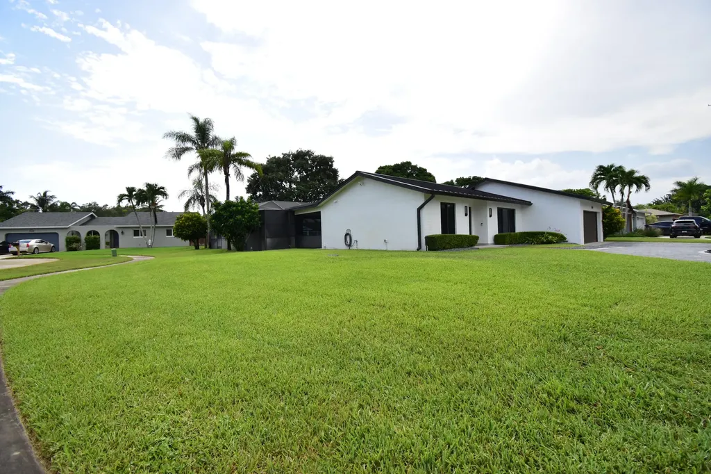 5061 SW 87th Terrace Cooper City FL 33328