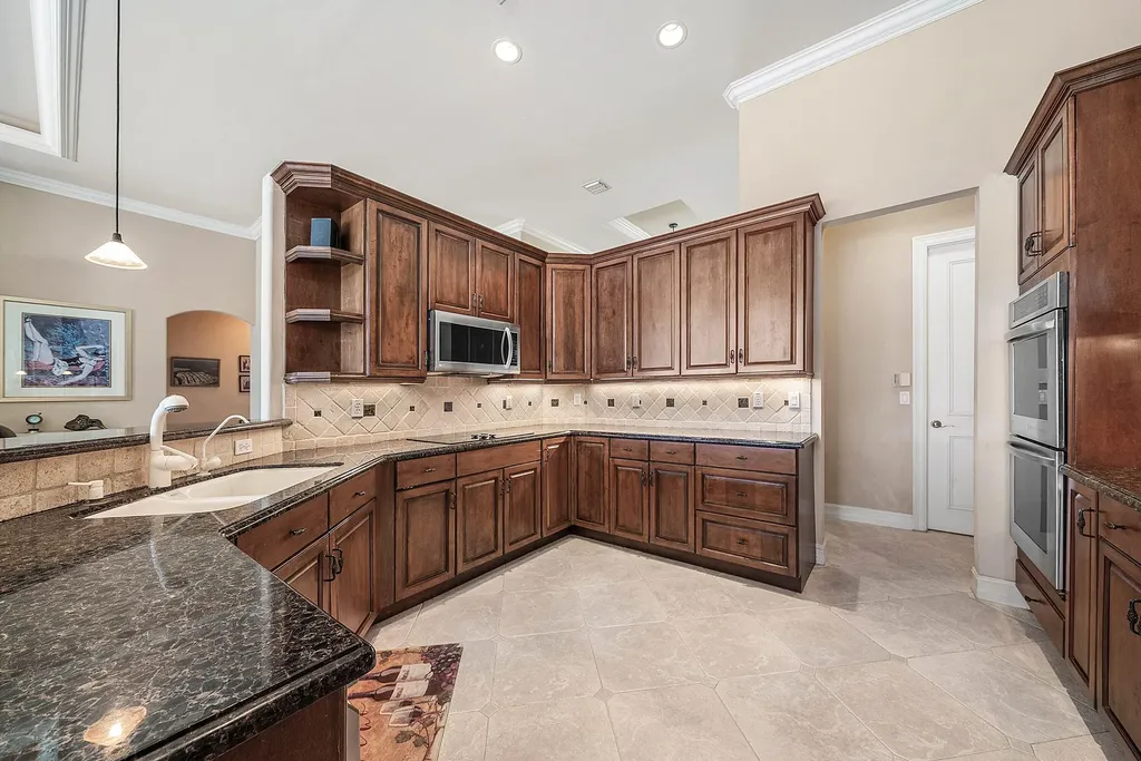 2761 NE 48th Court Lighthouse Point FL 33064