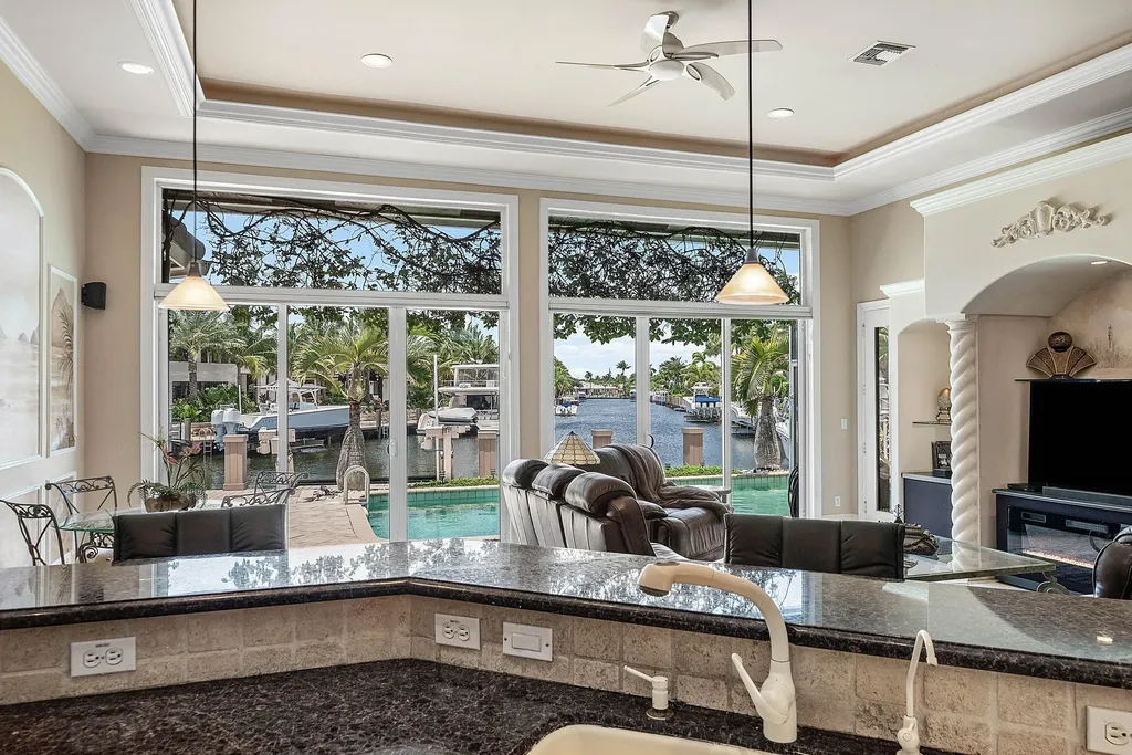 2761 NE 48th Court Lighthouse Point FL 33064