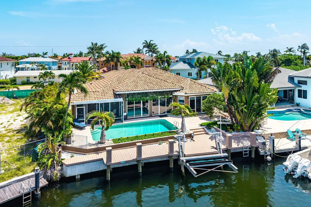 2761 NE 48th Court Lighthouse Point FL 33064