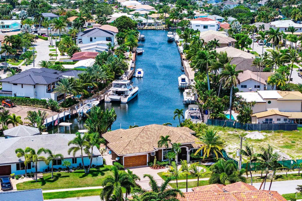 2761 NE 48th Court Lighthouse Point FL 33064