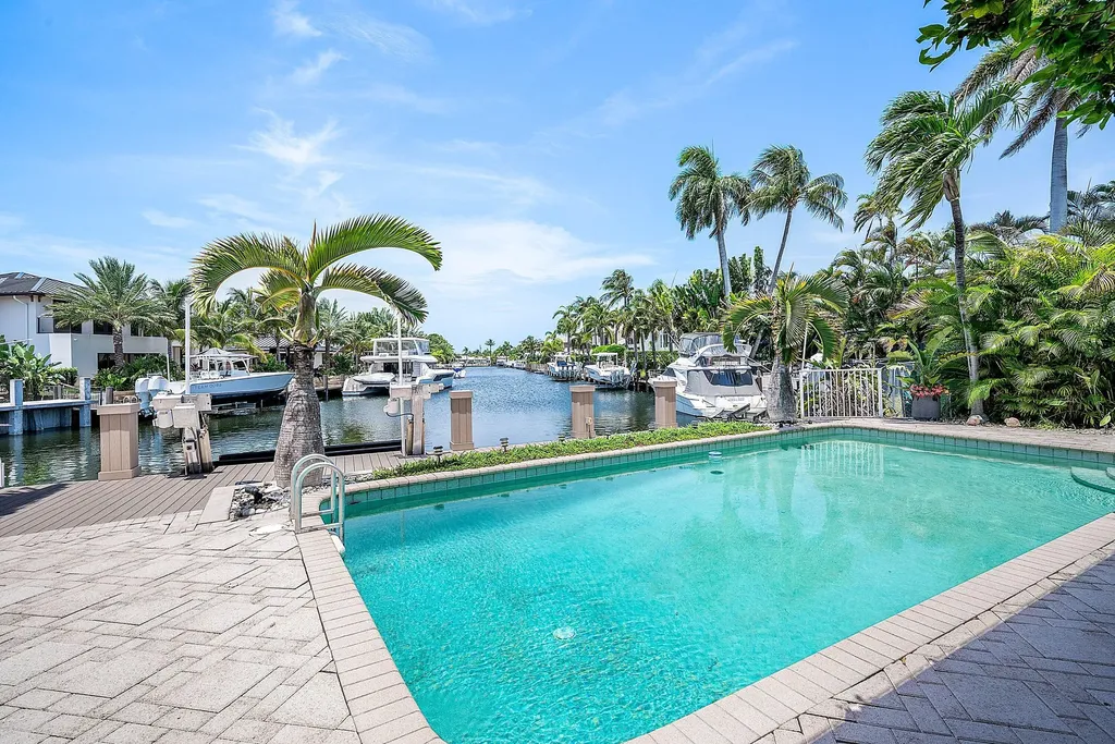 2761 NE 48th Court Lighthouse Point FL 33064