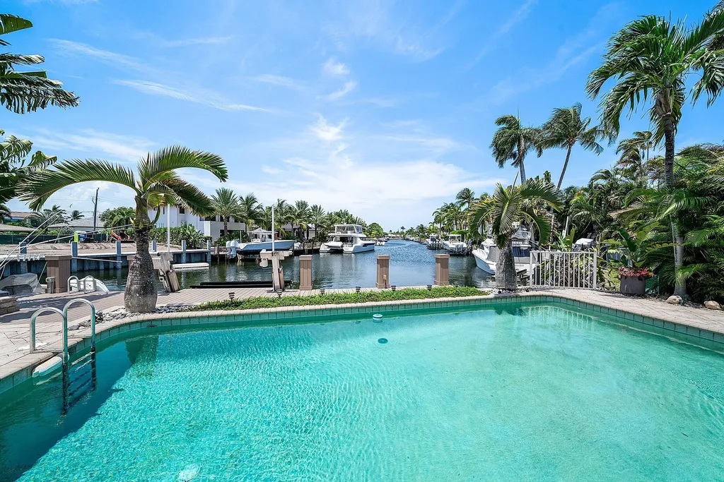 2761 NE 48th Court Lighthouse Point FL 33064