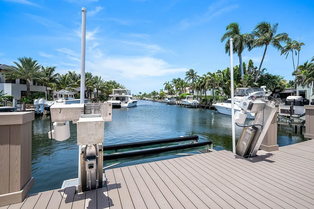 2761 NE 48th Court Lighthouse Point FL 33064