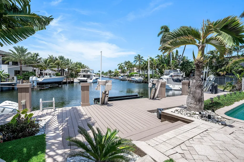 2761 NE 48th Court Lighthouse Point FL 33064