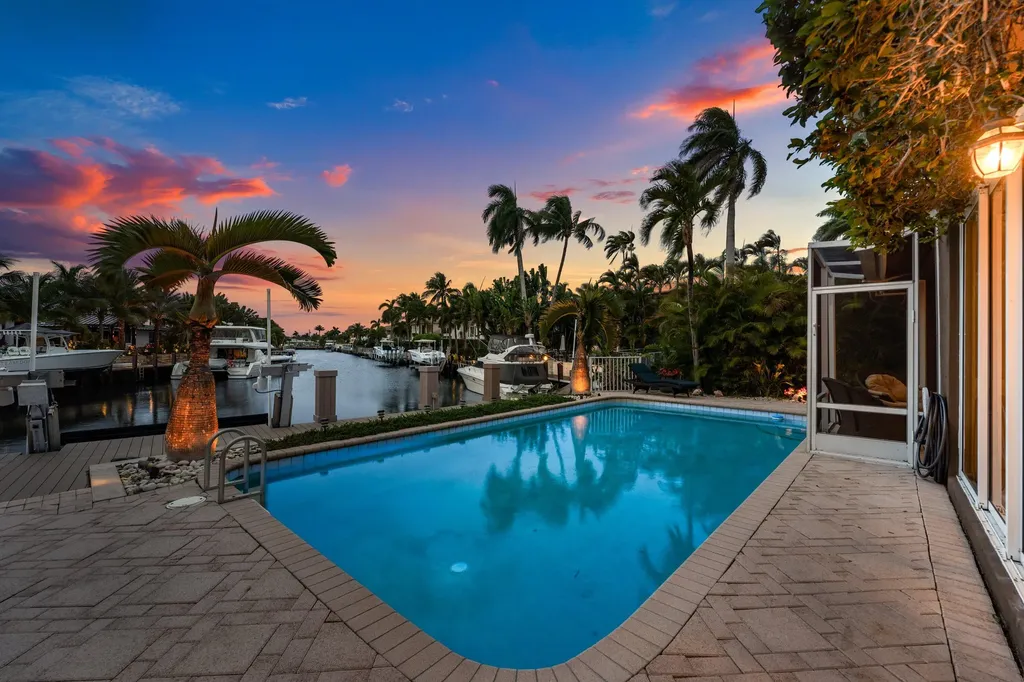 2761 NE 48th Court Lighthouse Point FL 33064
