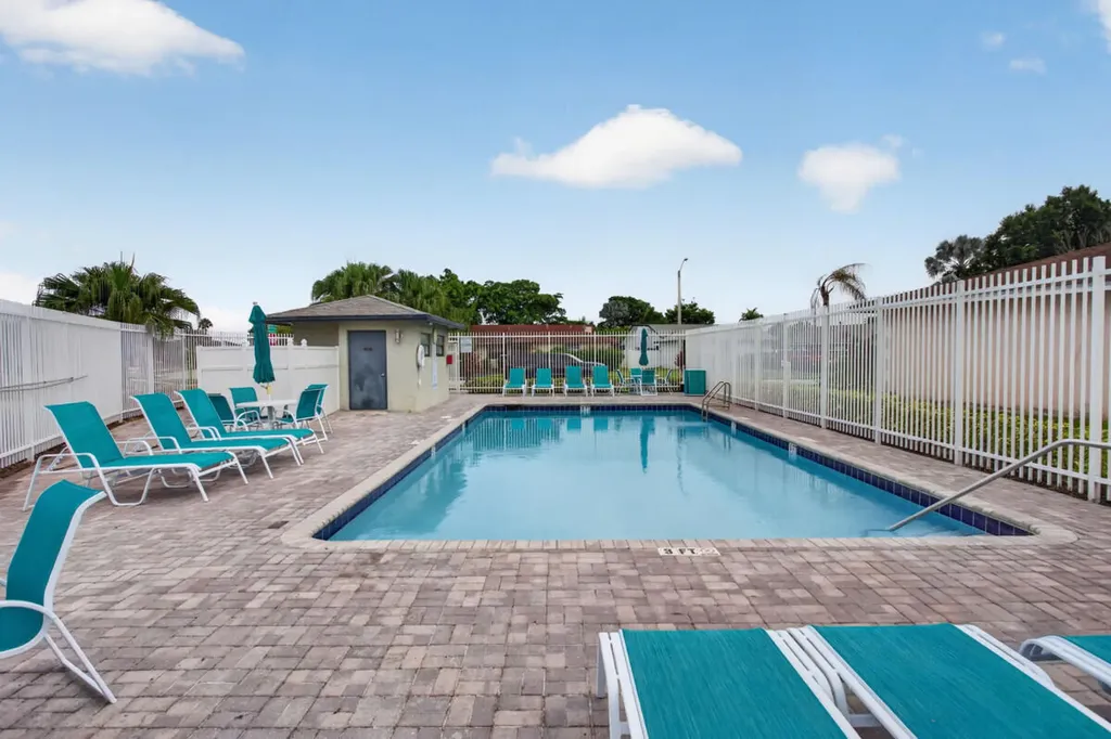 7516 NW 88th Terrace Tamarac FL 33321