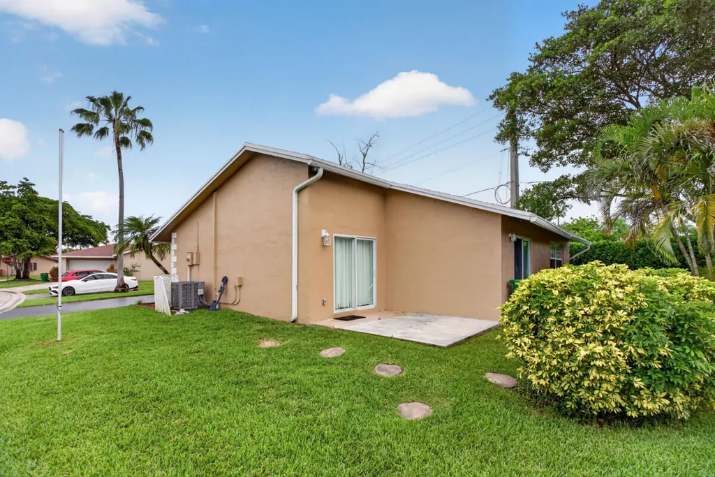 7516 NW 88th Terrace Tamarac FL 33321