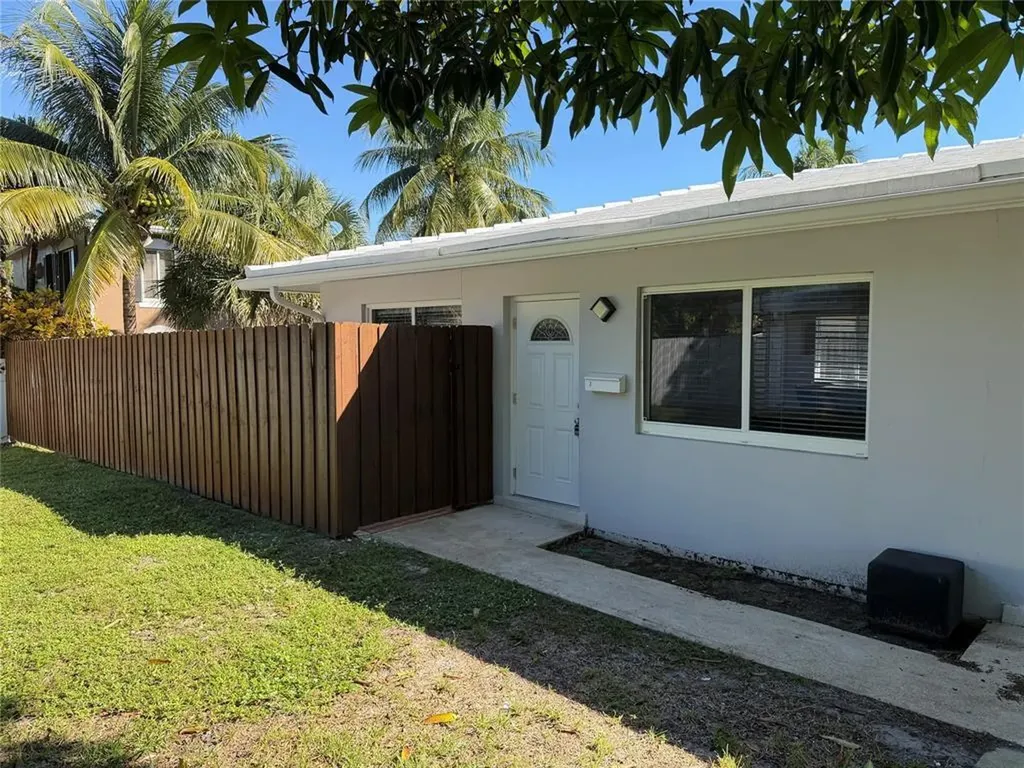 1077 NE 34th Street Oakland Park FL 33334