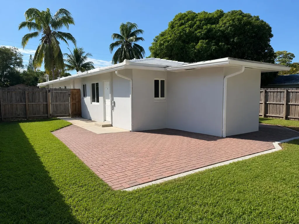 1077 NE 34th Street Oakland Park FL 33334