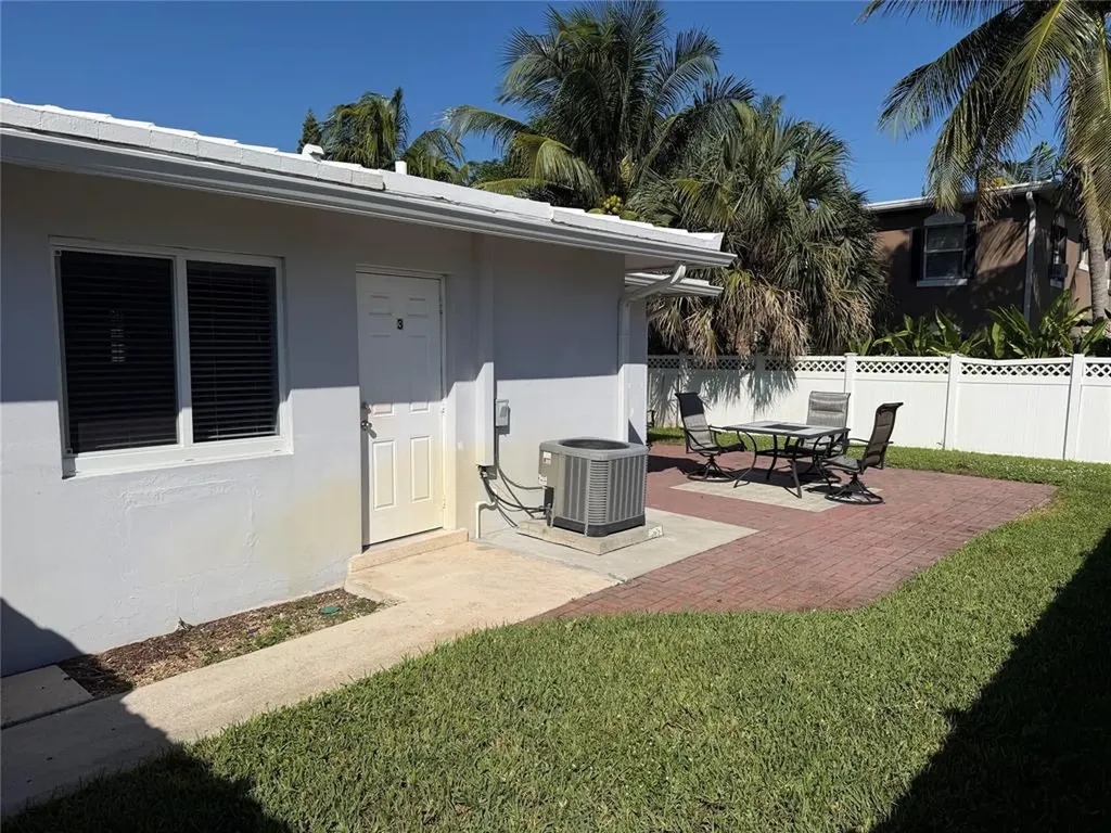 1077 NE 34th Street Oakland Park FL 33334