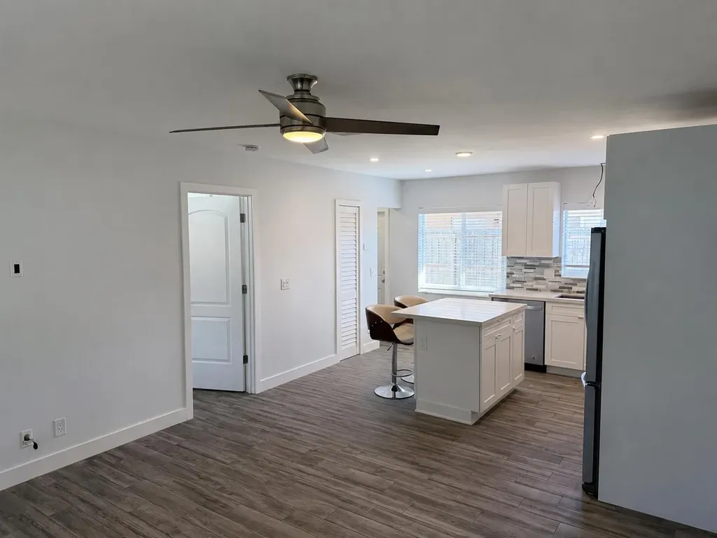 1077 NE 34th Street Oakland Park FL 33334