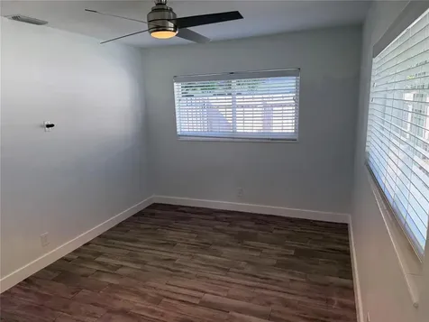 1077 NE 34th Street Oakland Park FL 33334