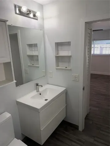 1077 NE 34th Street Oakland Park FL 33334