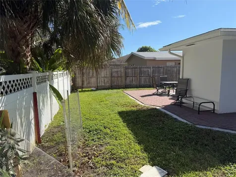 1077 NE 34th Street Oakland Park FL 33334