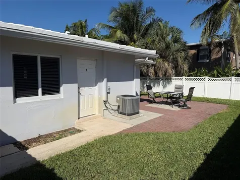 1077 NE 34th Street Oakland Park FL 33334