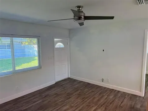 1077 NE 34th Street Oakland Park FL 33334