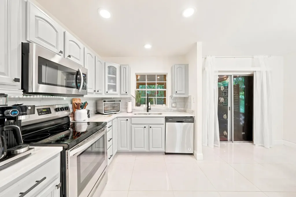 8026 SW 20th Court Davie FL 33324