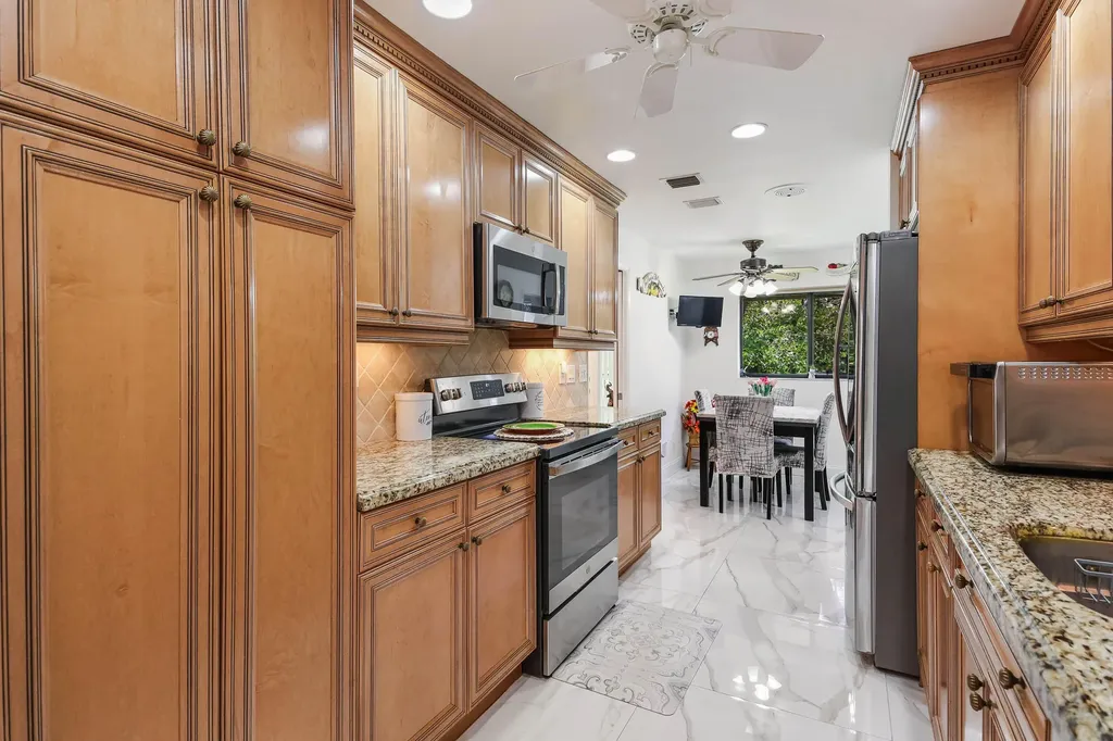 6858 Fountains Circle Lake Worth FL 33467