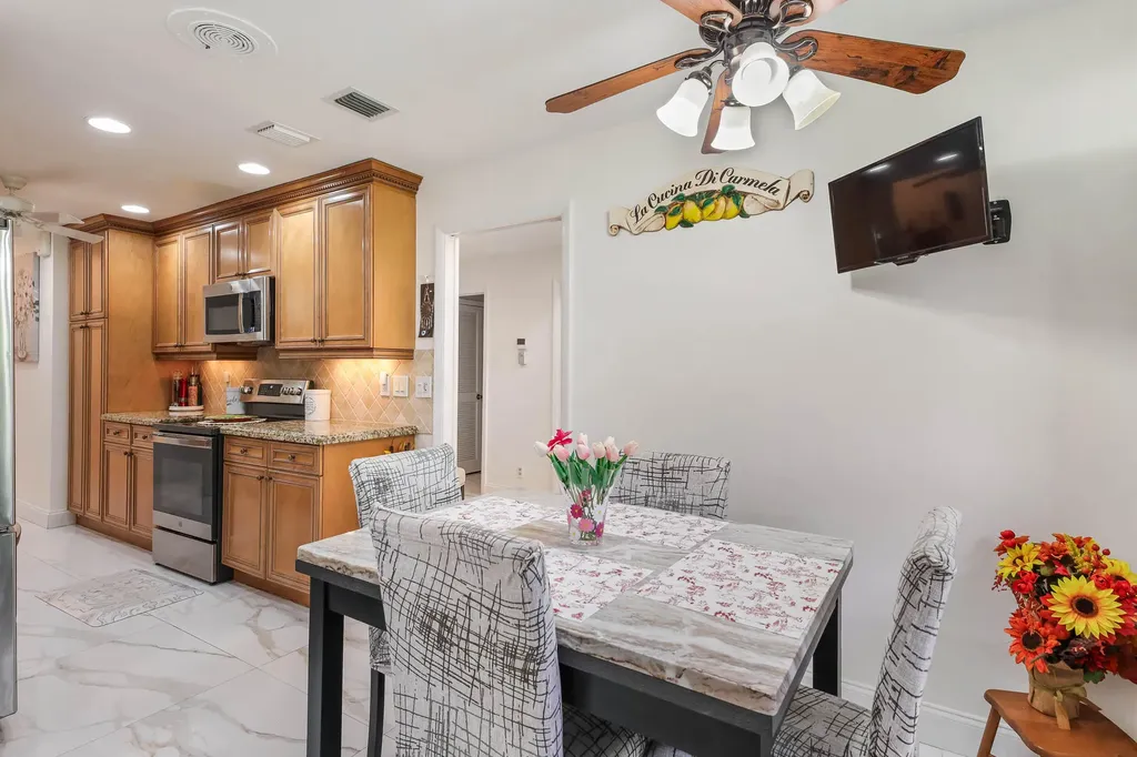 6858 Fountains Circle Lake Worth FL 33467