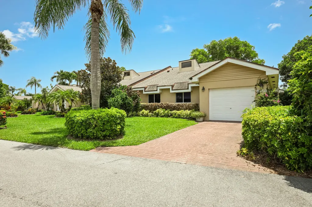 6858 Fountains Circle Lake Worth FL 33467