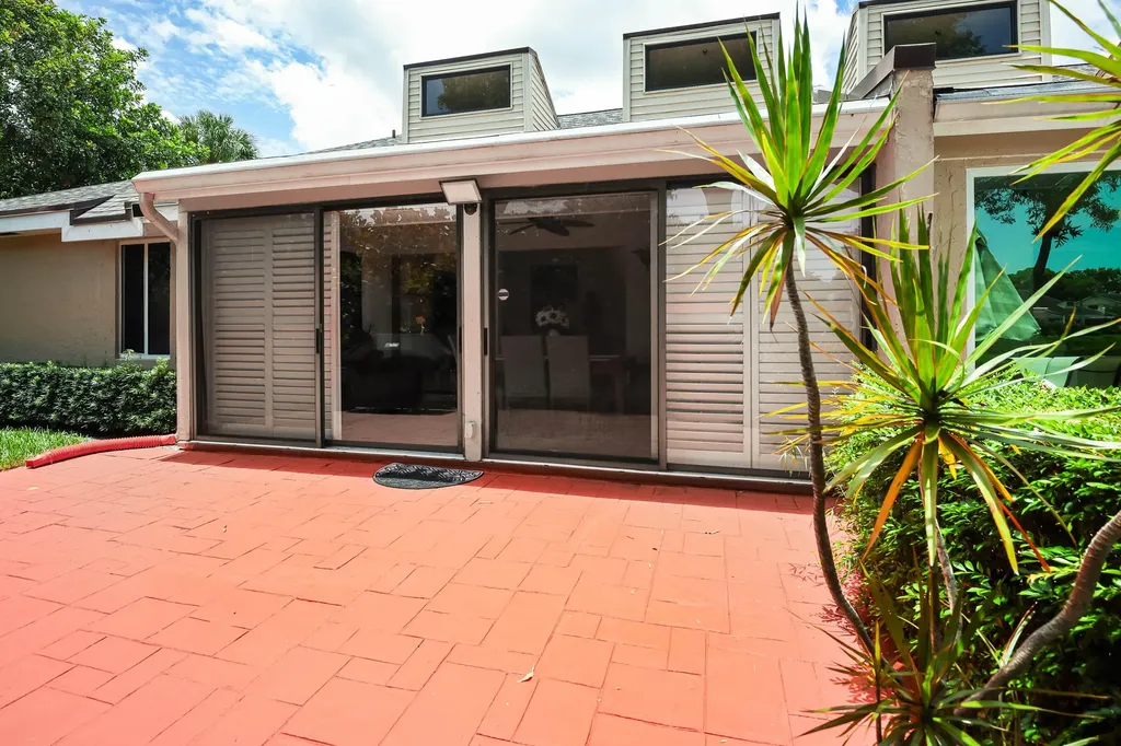 6858 Fountains Circle Lake Worth FL 33467