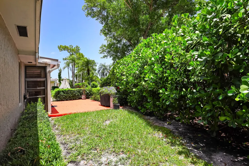 6858 Fountains Circle Lake Worth FL 33467