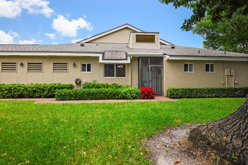 6858 Fountains Circle Lake Worth FL 33467