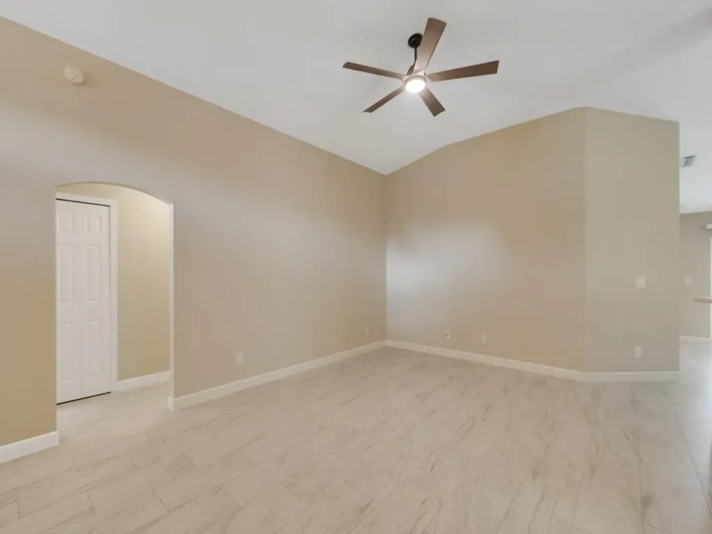 962 E 13th Square Vero Beach FL 32960