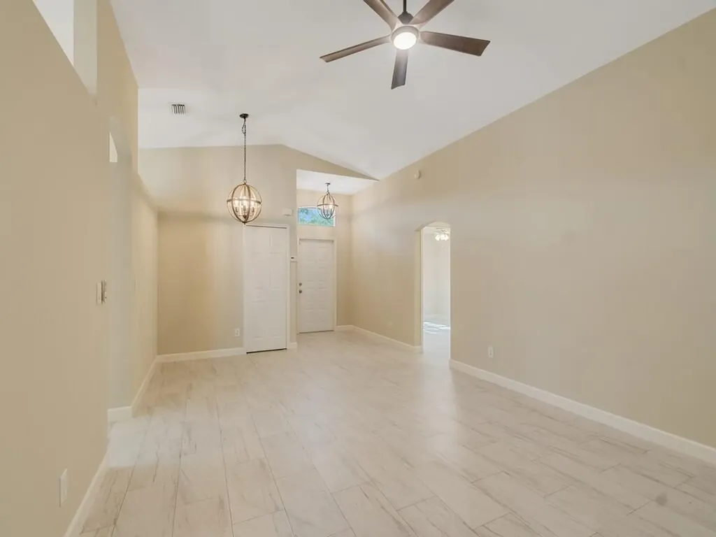 962 E 13th Square Vero Beach FL 32960