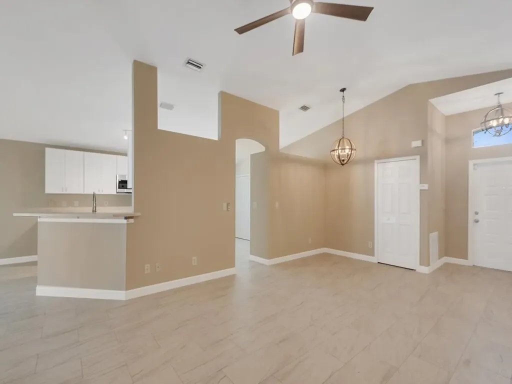 962 E 13th Square Vero Beach FL 32960
