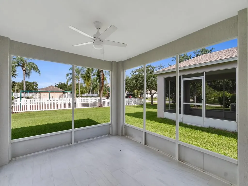 962 E 13th Square Vero Beach FL 32960