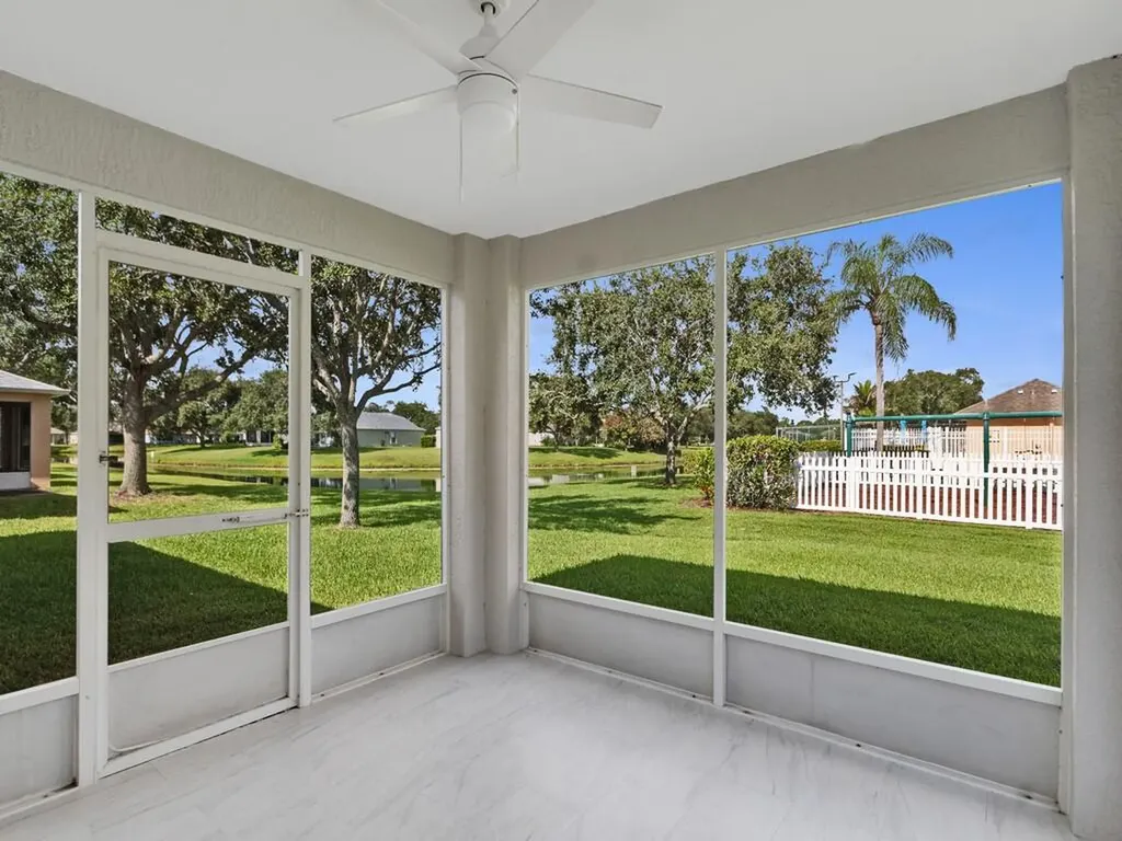 962 E 13th Square Vero Beach FL 32960