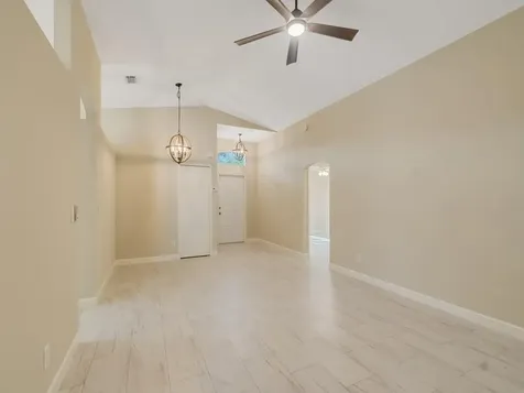 962 E 13th Square Vero Beach FL 32960