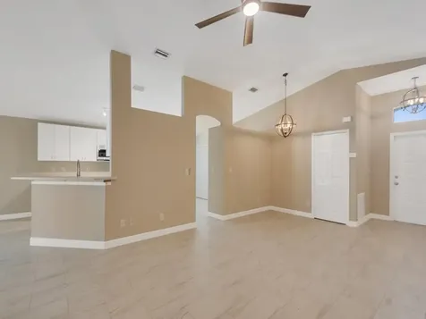 962 E 13th Square Vero Beach FL 32960