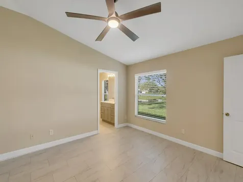 962 E 13th Square Vero Beach FL 32960