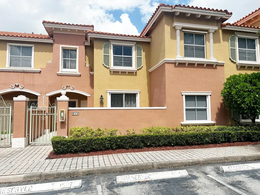 614 SW 106th Avenue Pembroke Pines FL 33025
