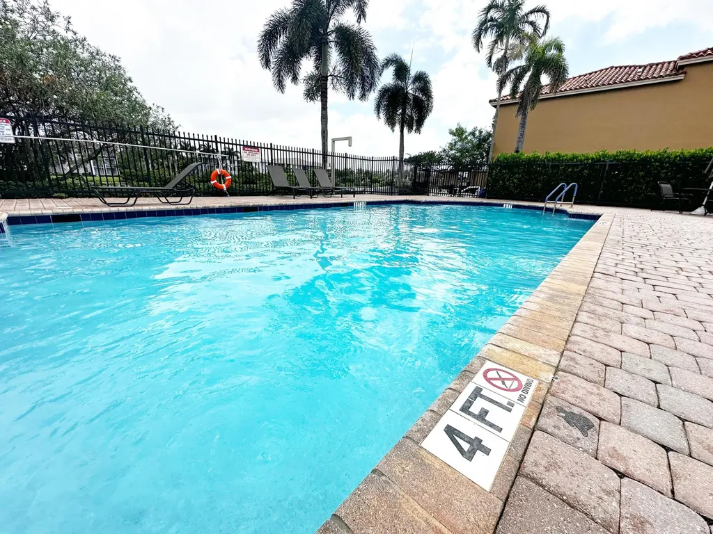 614 SW 106th Avenue Pembroke Pines FL 33025