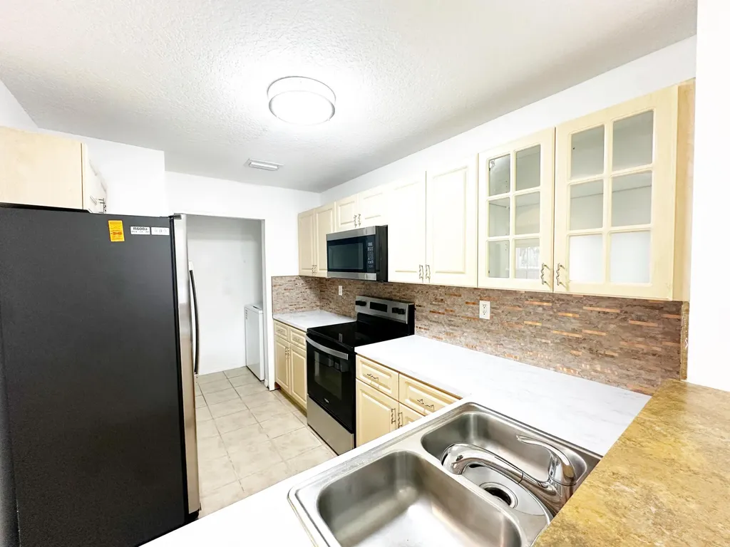 614 SW 106th Avenue Pembroke Pines FL 33025