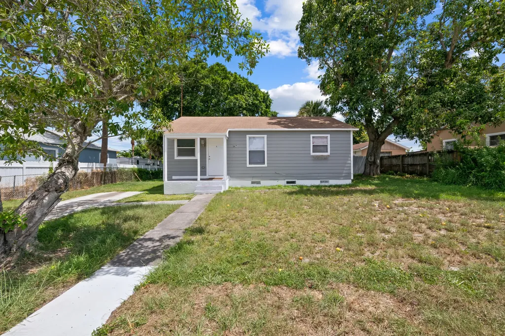947 43rd Street West Palm Beach FL 33407