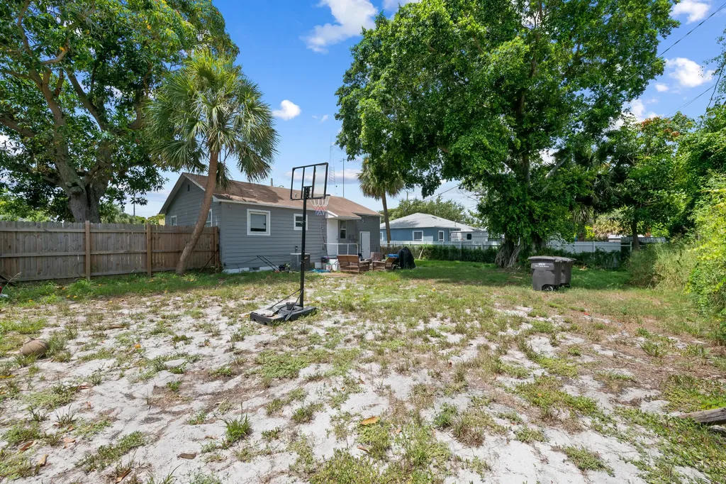 947 43rd Street West Palm Beach FL 33407