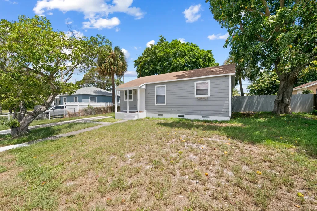 947 43rd Street West Palm Beach FL 33407