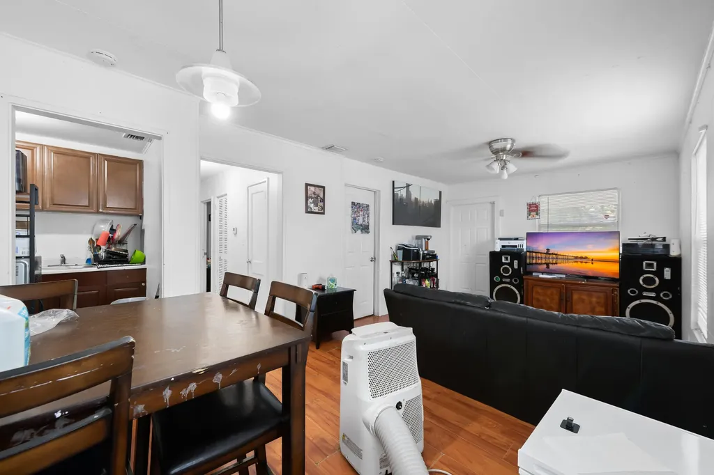 947 43rd Street West Palm Beach FL 33407