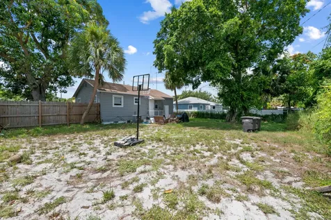 947 43rd Street West Palm Beach FL 33407
